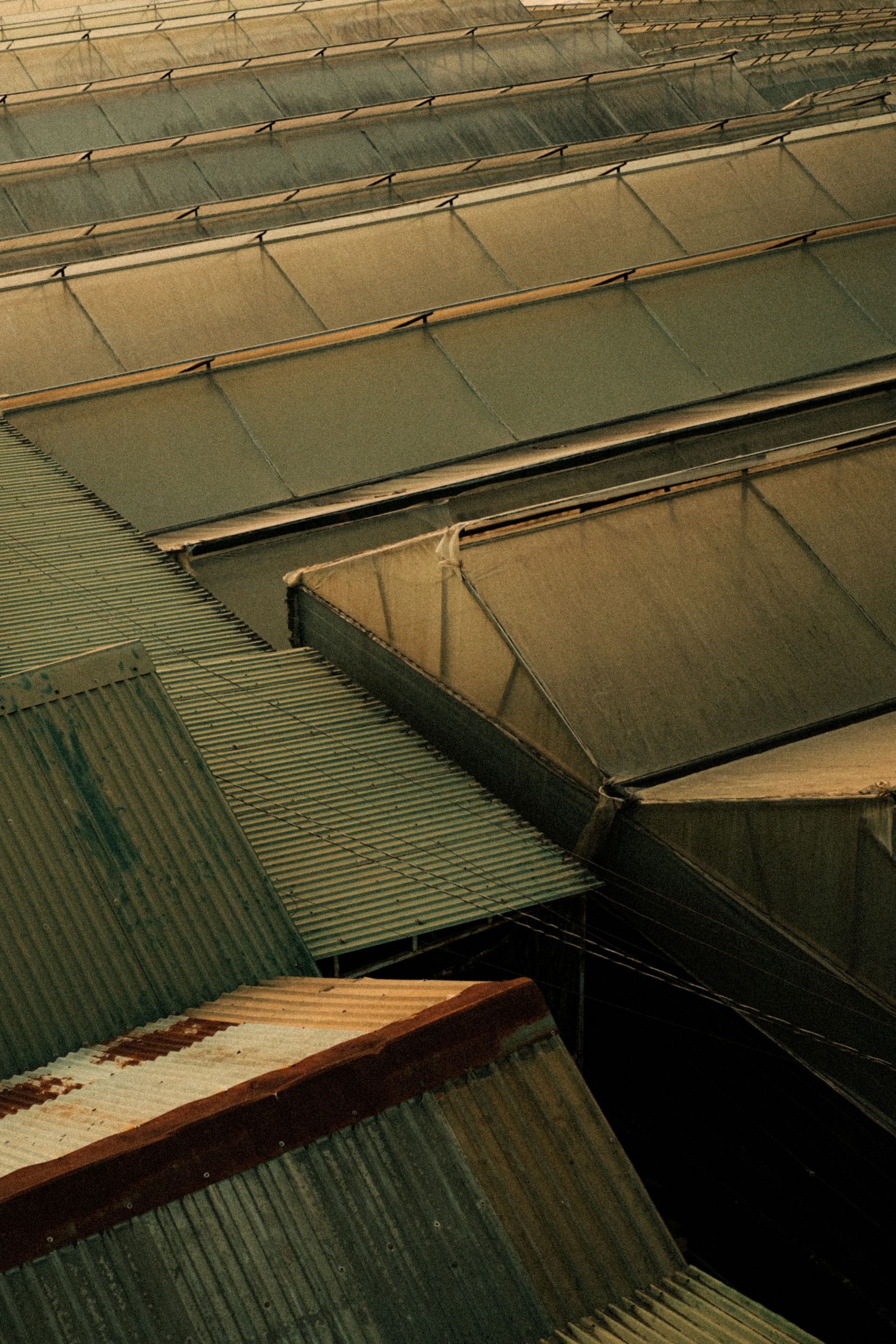 Metal roof installation and replacement in Indiana