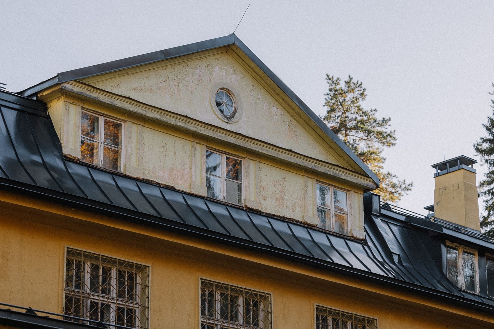 Standing Seam Versus Corrugated Metal Roof